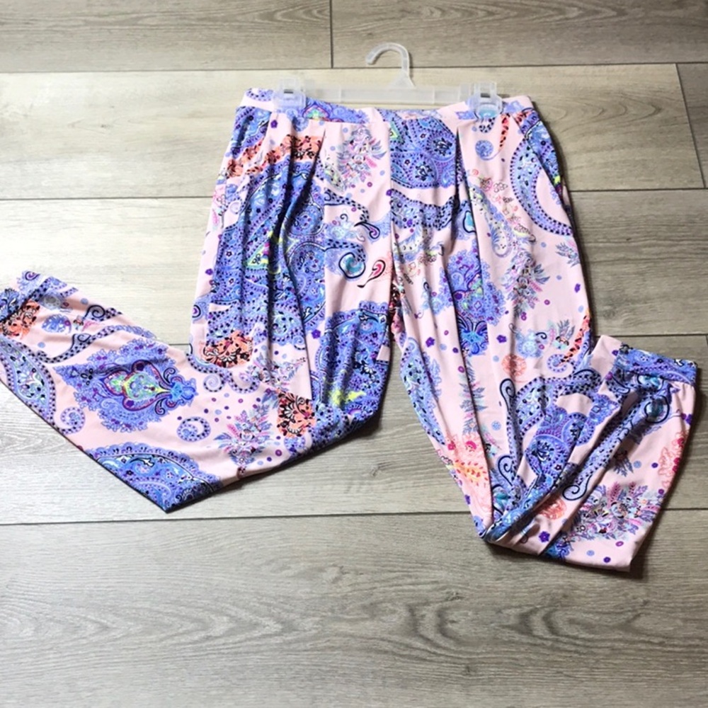 EUC Express Pull on pants Size Medium